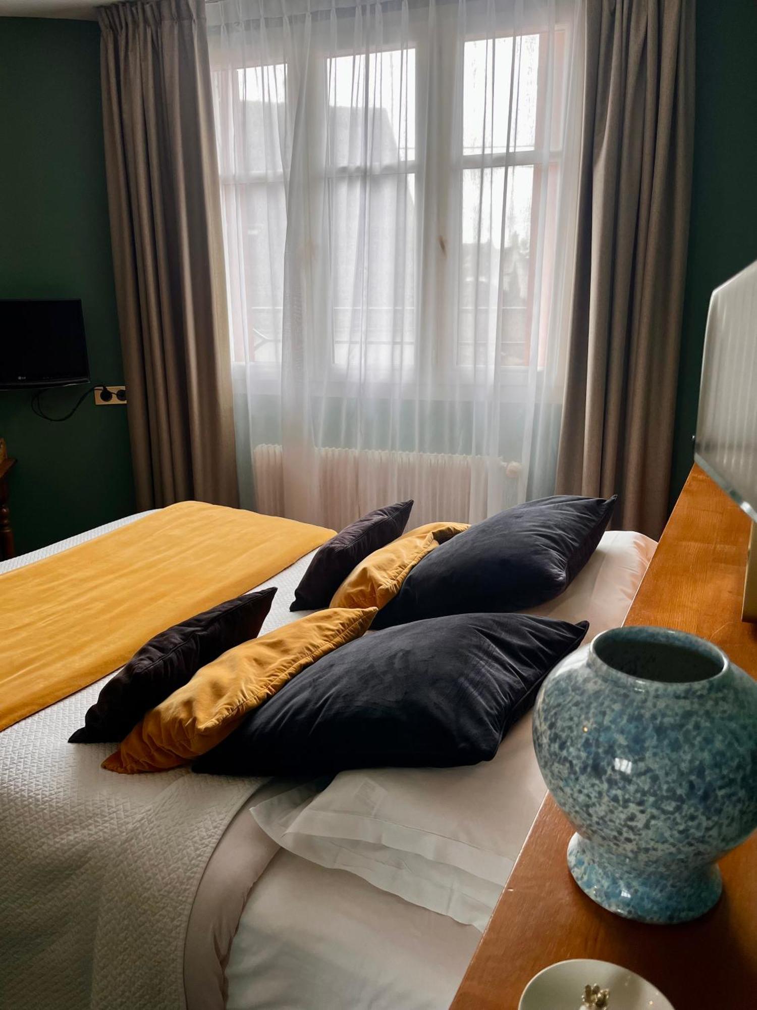 Le Temeraire Hotel シャロル エクステリア 写真