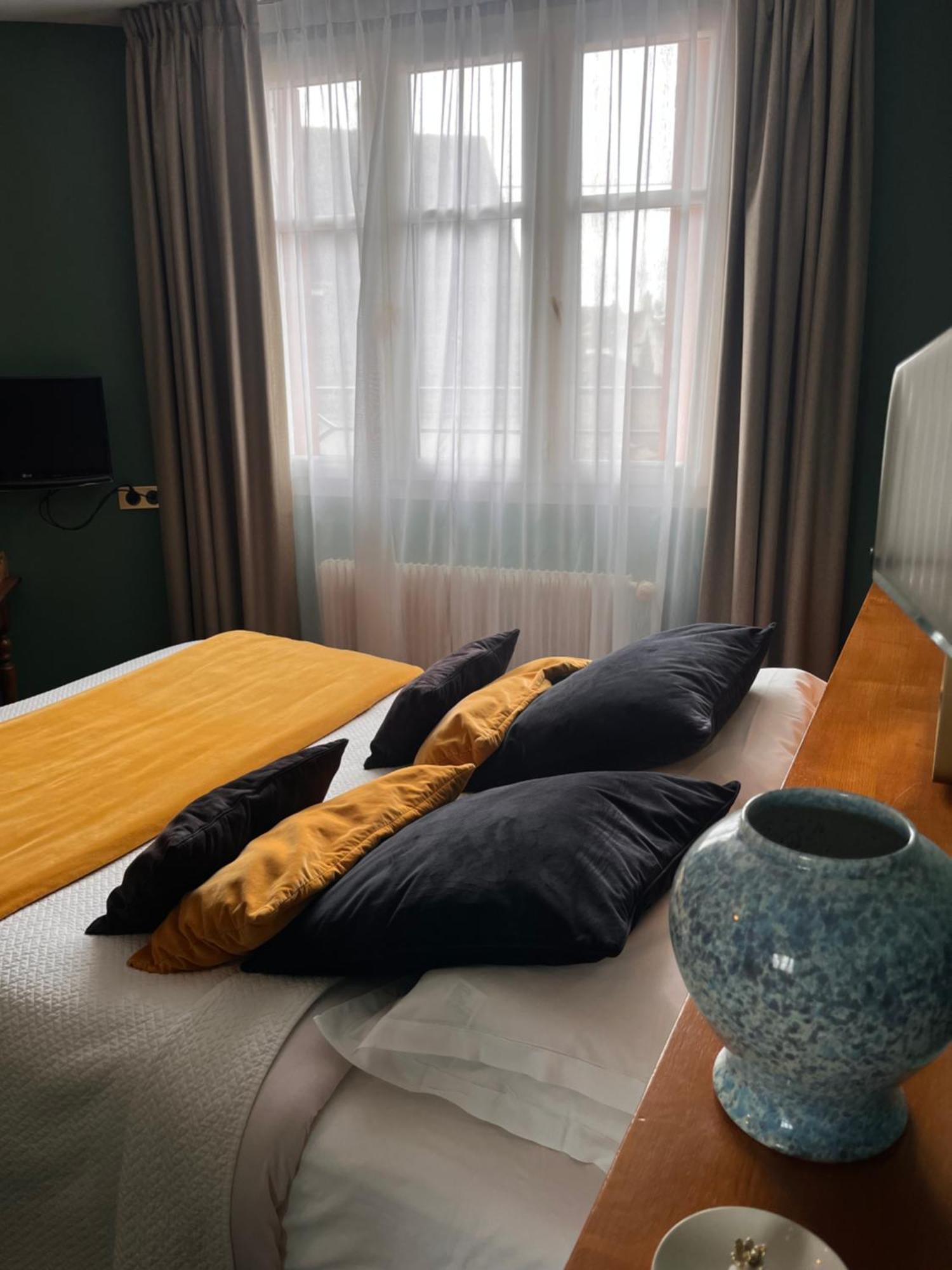 Le Temeraire Hotel シャロル エクステリア 写真